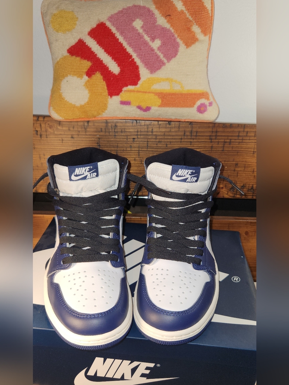 Air Jordan 1 Retro High OG Midnight Navy sneakers
